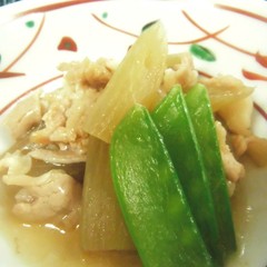 冷めても美味！豚切り落とし肉とれんこんとさつまいもの甘酢炒めクラシル