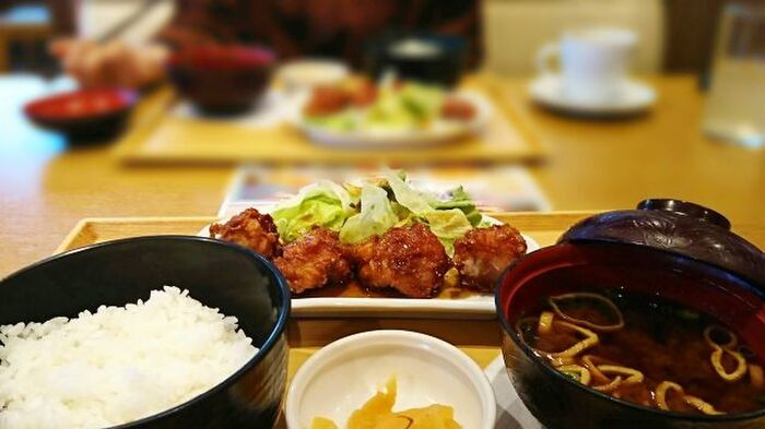 配膳のマナー 味噌汁右往左往 - ありゃりゃサンポ