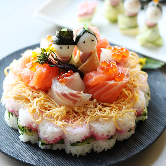 今日は楽しいひな祭り🎎 ちらし寿司ケーキ🥰で お祝いします✨ 使用商品：丸型 パックアンドレンジ 1.3Liwakiのある暮らしiwakiパックアンドレンジNEWパックアンドレンジイワキガラス丸型ひな祭りごはんひな祭り寿司ケーキちらし寿司耐熱ガラス容器