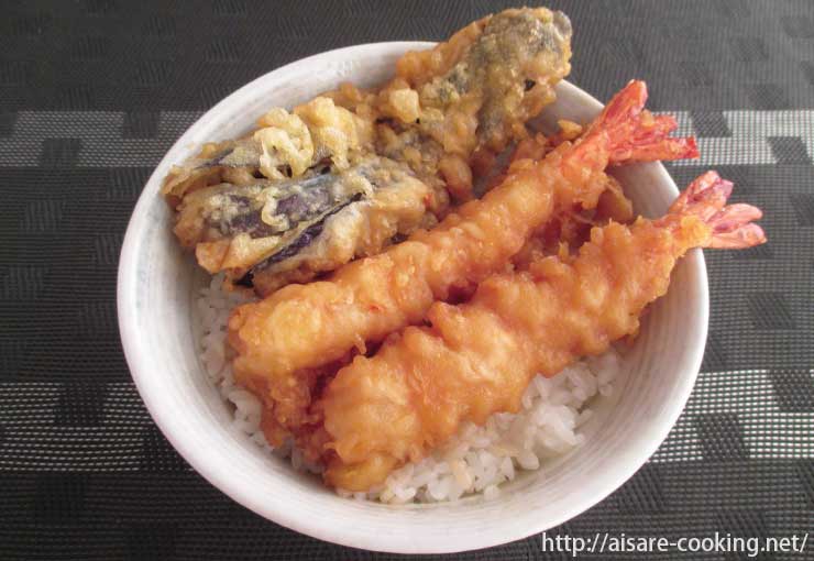 他のおにぎりレシピは👉🏻@mio_onigiri 本日は〖天丼おにぎり〗です🍙❁ ❁ ❁ありそうで思いつかなかった 天丼おにぎり😍✨ これは天丼のタレがあったら 作るしかないです❣️ --------------- 𓂑 𓌈材料はこちら👇🏻 ・ごはん