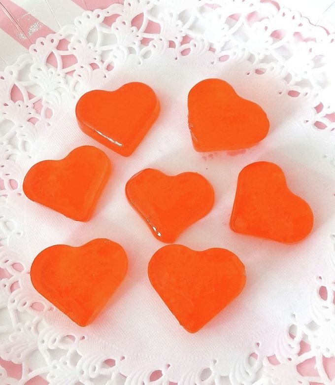 結婚式にDIYプチギフト 10分で作れるエディブルフラワーを使ったべっこう飴♡WeddingTipsウェディングのプロが届ける結婚式のアドバイス