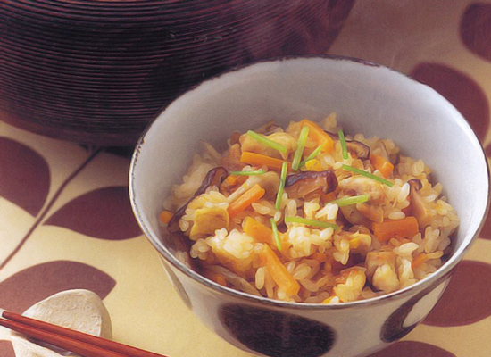 入れて炊くだけ！鶏のだししょうゆバターごはん 山本ゆりさん