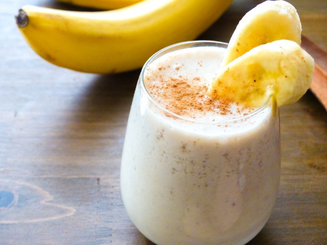 上善如水の酒粕を使った「バナナ甘酒スムージー」レシピ