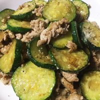 ズッキーニのごまチーズあえ