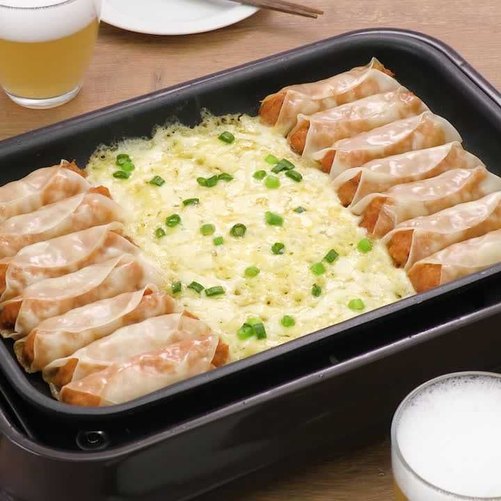 休日ランチ🥗, 「ホットプレート」ごはん5選, ., ————————————————————, アプリ 無料 登録なし のダウンロードは,@kurashiru プロフィールのURLから！, ————————————————————, ., ▼詳しいレシピはアプリで検索🔎,①ホットプレートで彩りビビンバ, ②ホットプレートで簡単 チーズタッカルビ, ③簡単 明太チーズもんじゃ焼き,