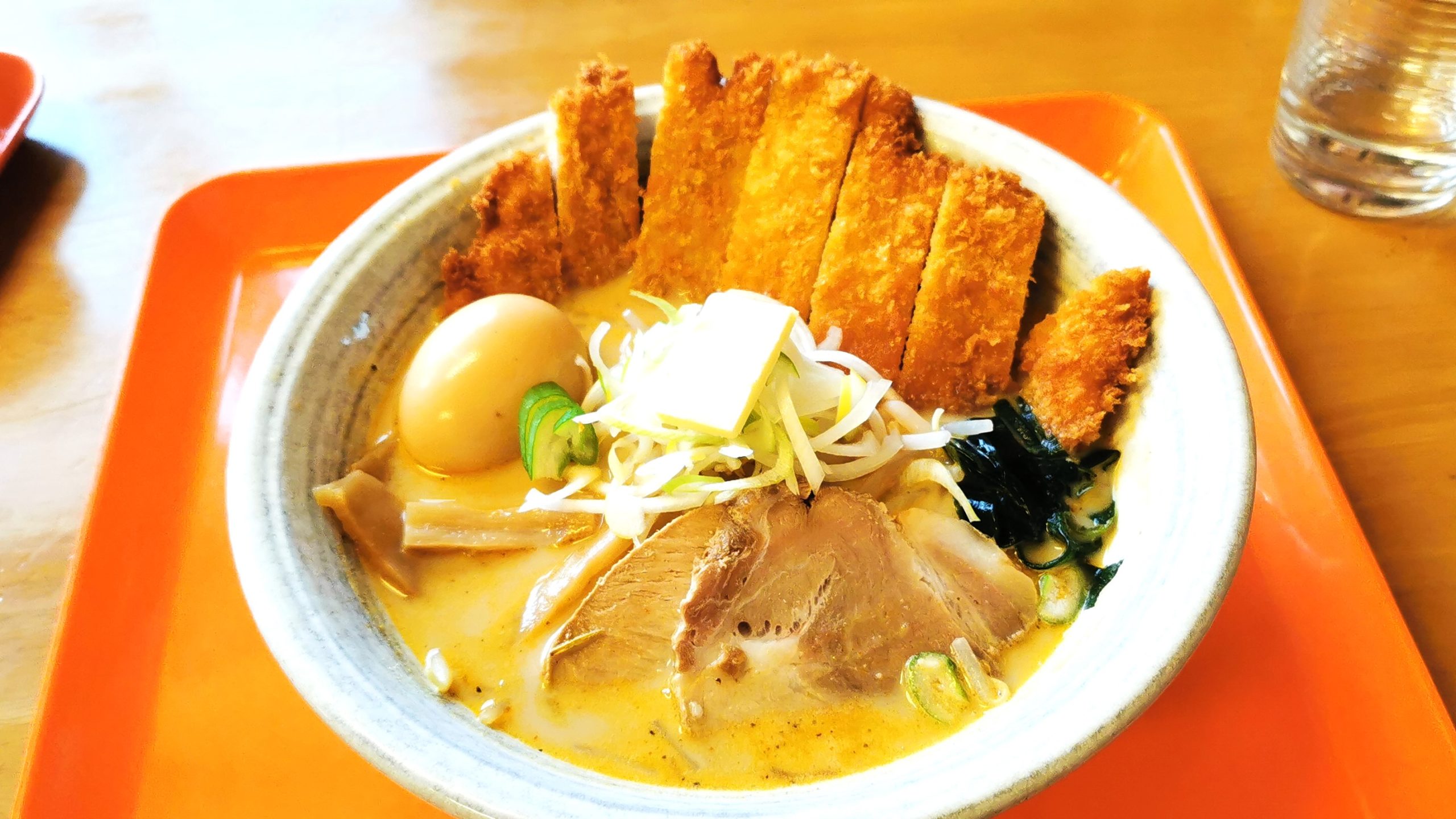 仲本愛美ら豪華キャスト出演の映画「味噌カレー牛乳ラーメンってめぇ〜の？」完成披露試写会レポート！片山監督が語る裏テーマは キャラの癖！？ - eeoMedia イーオメディア