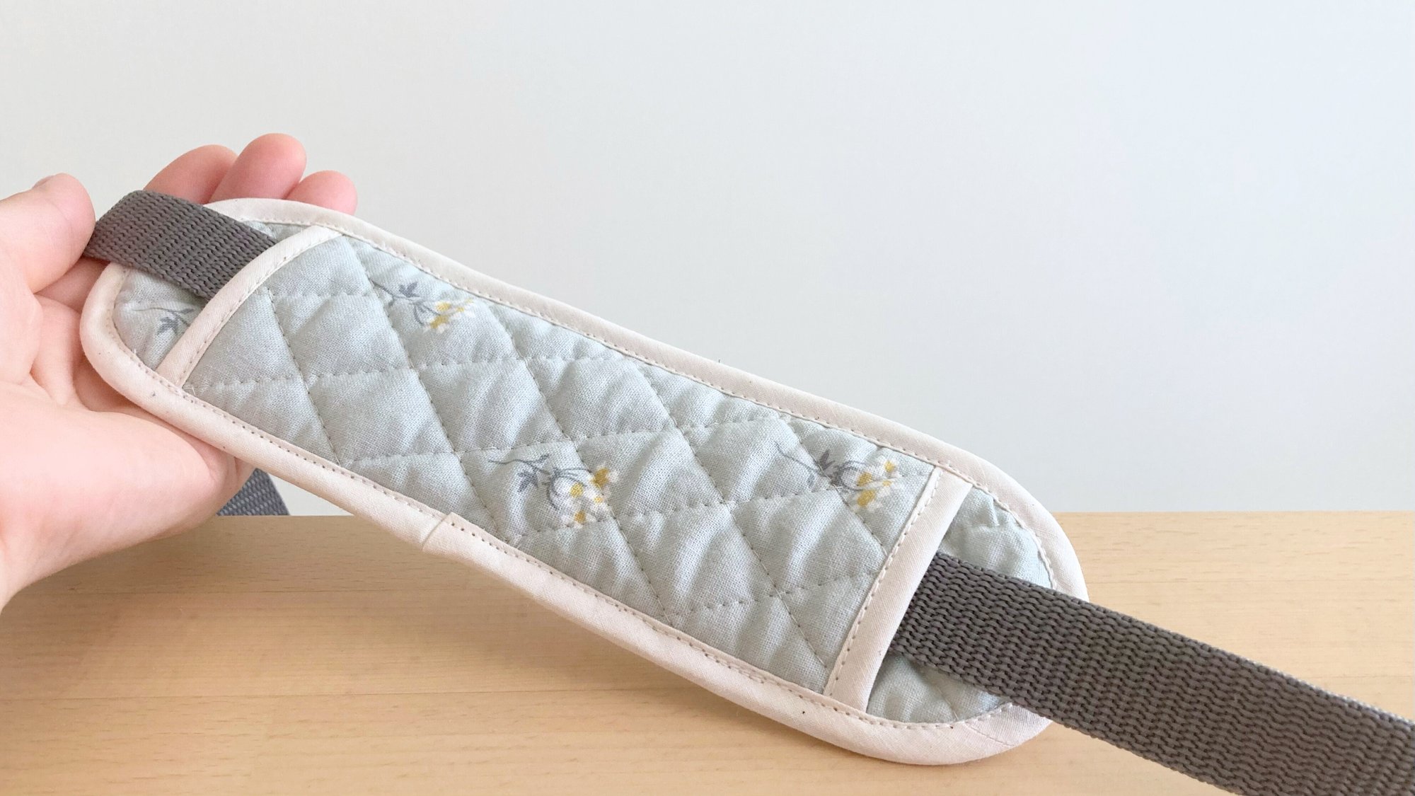 簡単100均材料！子供用水筒の肩ひもカバー作り方 ひもに通すバージョン