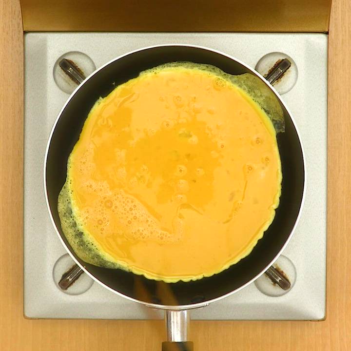 業務スーパーの食材で作れるおうち時間を豊かにしてくれるアレンジレシピ Vol. 7「ポテトサラダ」で作るスパニッシュオムレツ♪「MYHAPPINESS RECIPE」 by TAISUKE TAKEDA - INTHEKNOWGUEST LIST WEB MAGAZINE