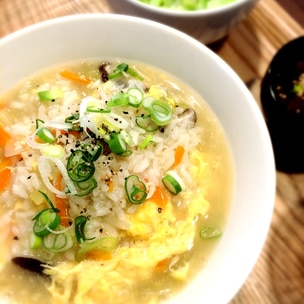 疲れた胃に優しい♪『鶏と野菜の中華風たまご雑炊』