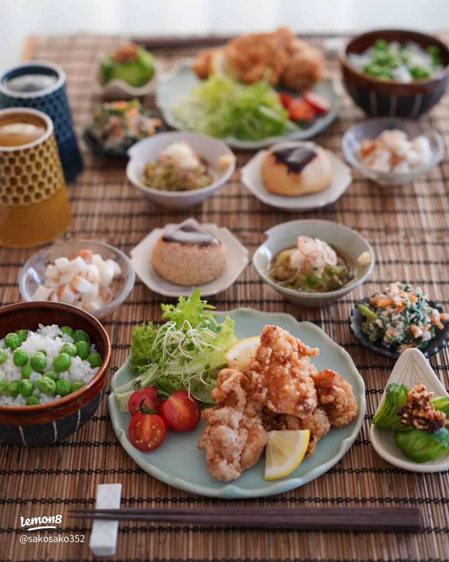 夜ご飯 📝 献立 ＊塩麹唐揚げ ＊味玉 ＊茄子の南蛮漬け ＊具沢山味噌汁 ＊葡萄🍇さくらんぼ🍒 またまたからあげ〜♡連日の暑さで子どもたちも食欲落ち気味🤒 でも大好きなからあげなら食べれると✨ 📝 塩麹唐揚げ → 塩麹唐揚げのレシピは既にブログに載せていますが