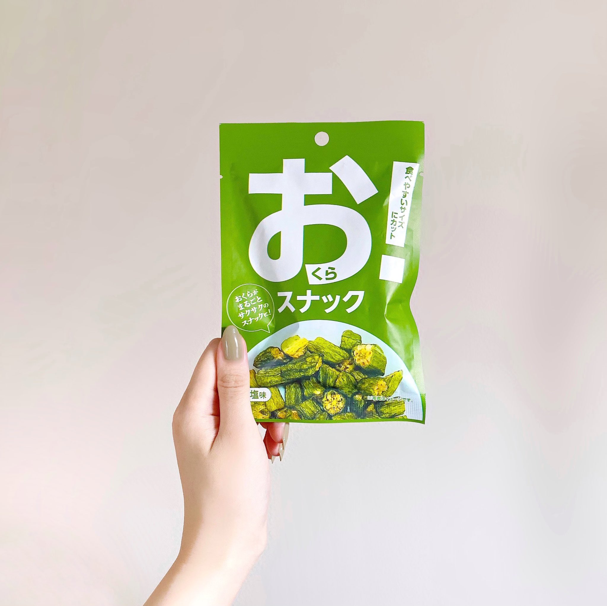 ファミマ おくらスナックを食べる木を彫る日々