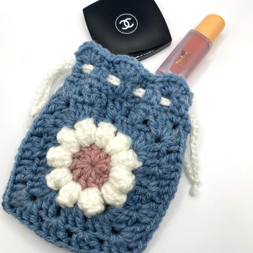 キラキラ巾着ポーチ 毛糸 編み物 かぎ針編み 巾着 小物入れ 巾着ポーチ - メルカリ