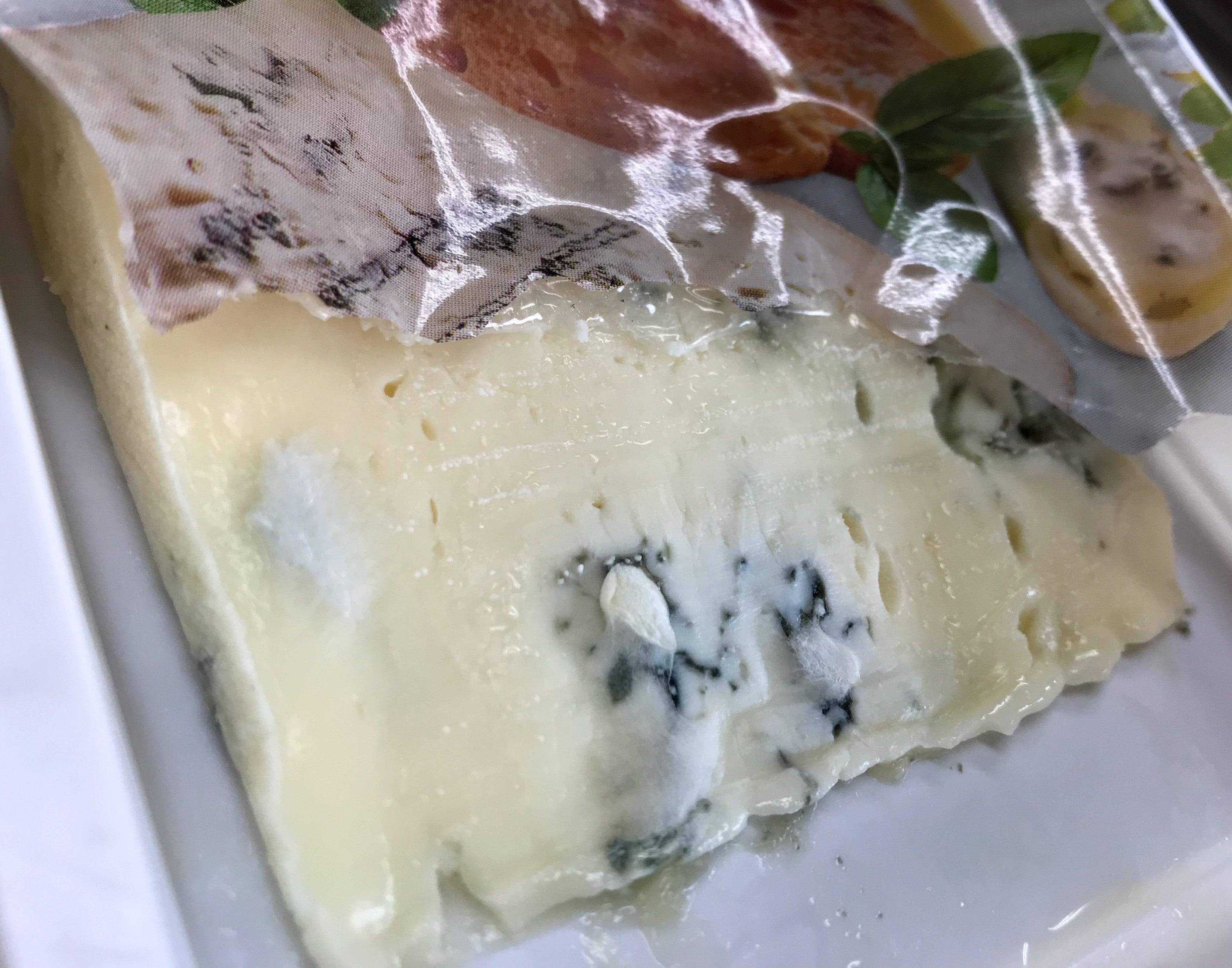 ブルーチーズにカビが生えたのですがこのカビは無害なカビでしょうか？ -- Yahoo!知恵袋