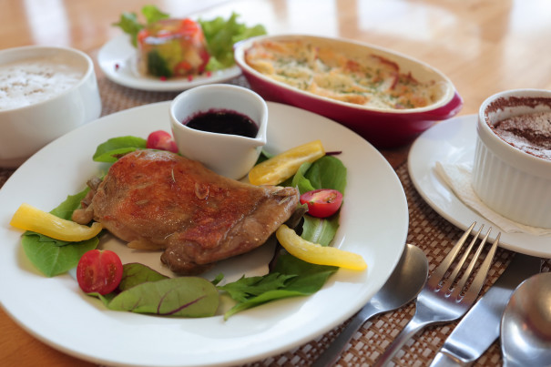 20 件の素敵な「料理教室」のアイデアを今すぐ保存パンフレット デザイン、lp デザイン、料理 など