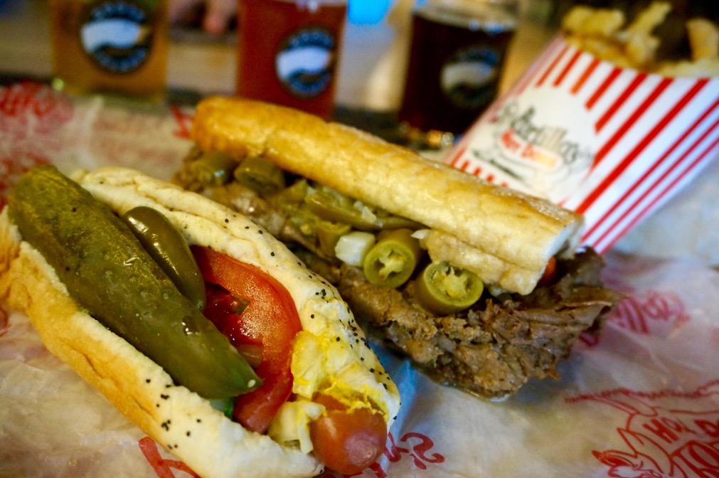 🇺🇸 July 28, 2025 Final day in Chicago. Scrolling through Instagram thismorning, I came across a pic of Chicago's soul food—Italian beef sandwich.Looked so good, I had to go. And